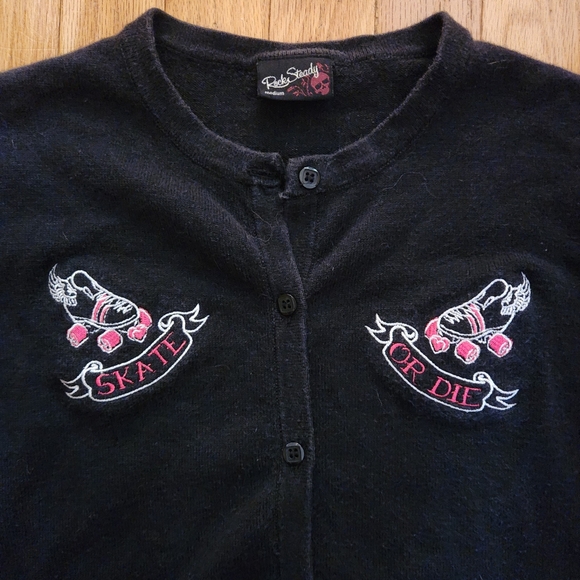 Skate Or Die Roller Derby Skate Rockabilly Pinup Black & Pink Cardigan Medium - Picture 1 of 4
